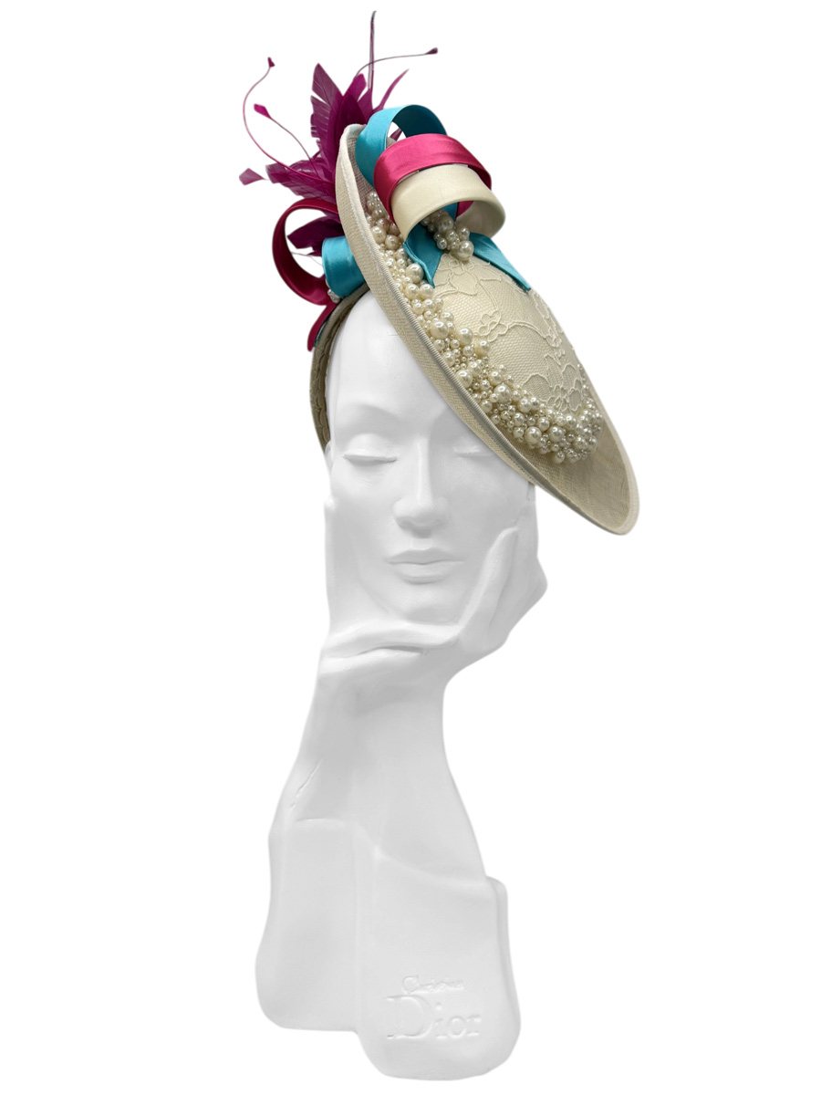 Ivory Headpiece: Elegant Design with Feather Detail  display picture 1